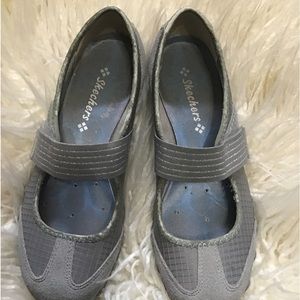 Woman’s size 7 sketchers shoes CC